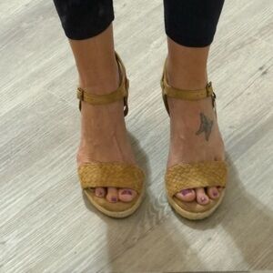 Sonoma Women's Woven Tan Sandals